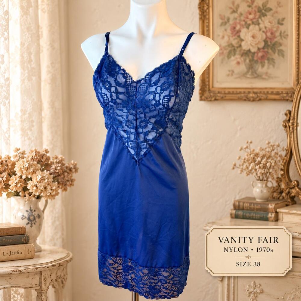 Vintage Vanity Fair Nylon Slip 1970s Lace Bodice Sweetheart Neckline Size 38